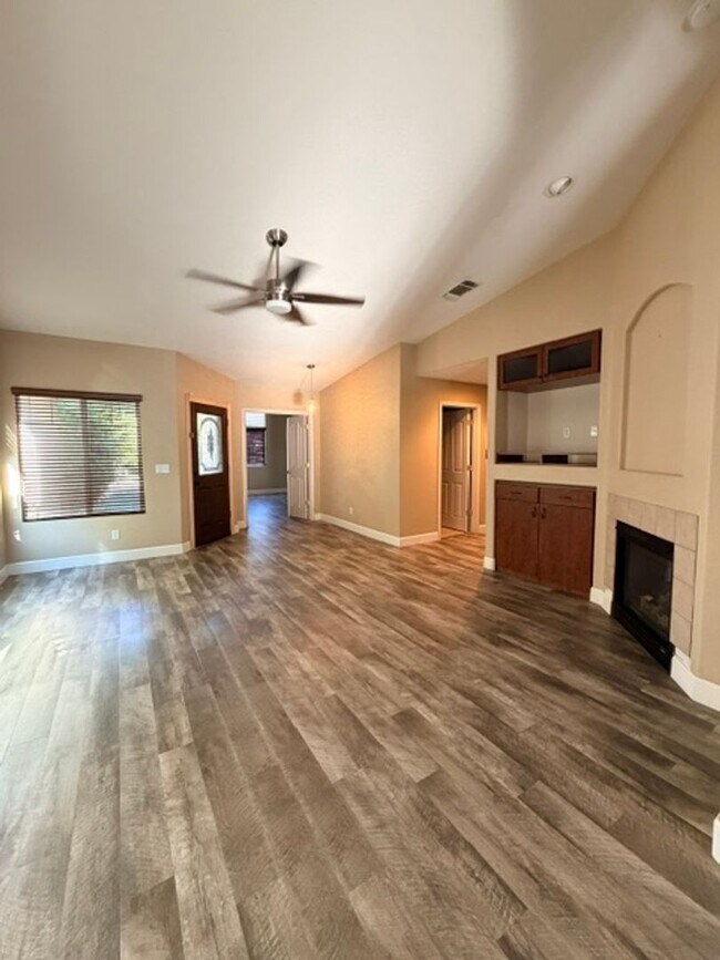 Building Photo - Beautifully Remodeled 4 Bedroom, 2 Bath Home in Desirable Elk Grove Neighborhood