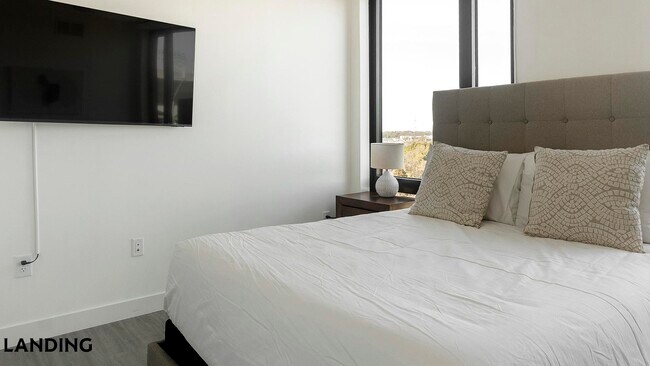 Building Photo - 1007 S Mint St