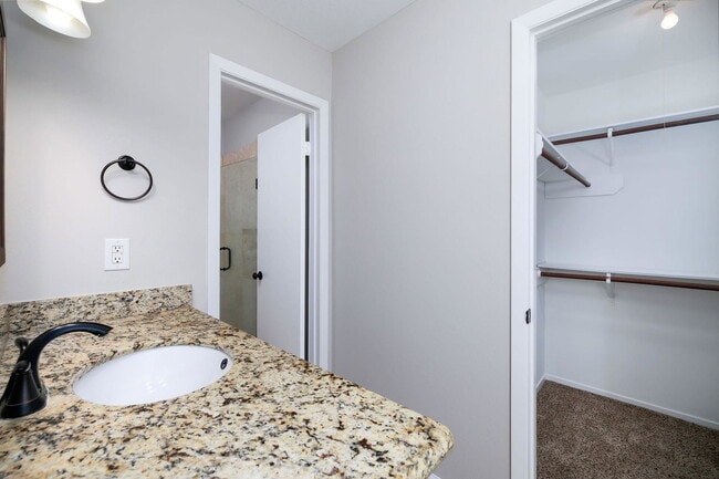 Building Photo - 1 Ground Brier Ct