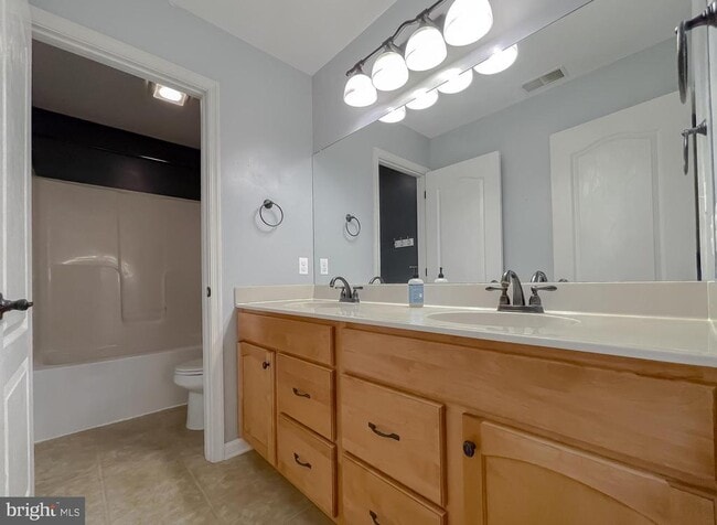 Building Photo - 46230 Sylvan Ct