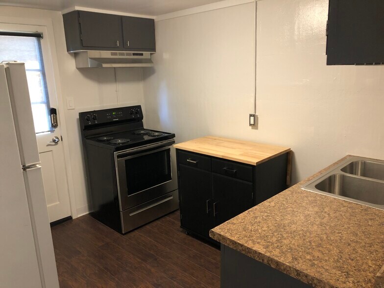 Building Photo - 9416 SW View Point Ter