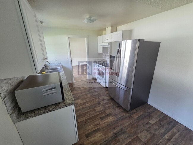 Building Photo - Updated 5 Bedroom Home!