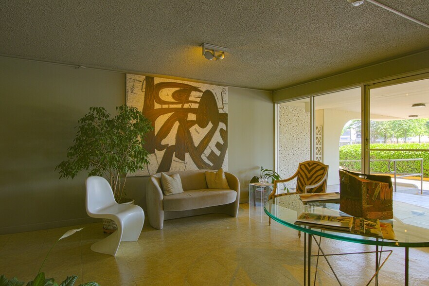 Common Area Foyer - 3080 Walnut Grove Rd