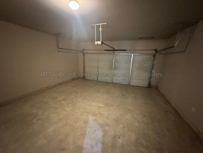 Building Photo - 1156 Burgundy Dr