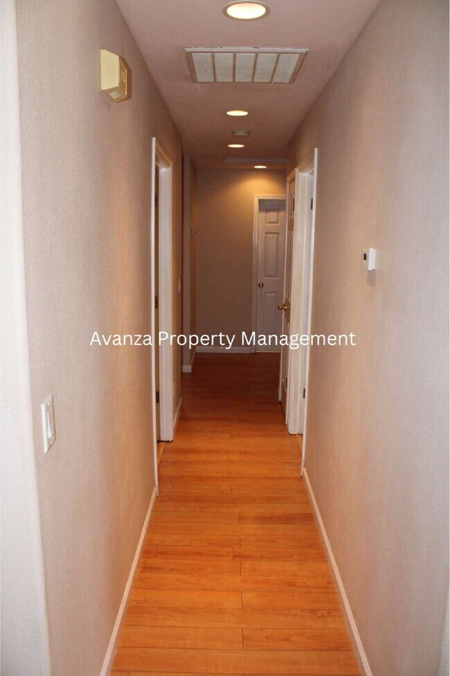 Building Photo - 4 Bedroom/2 Bath Home in Clovis  (Herndon and Armstrong)