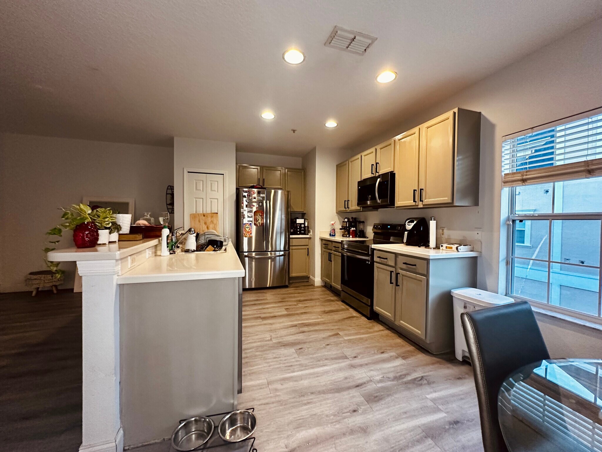 Kitchen, SS appliances - 416 Blue Bayou Ln