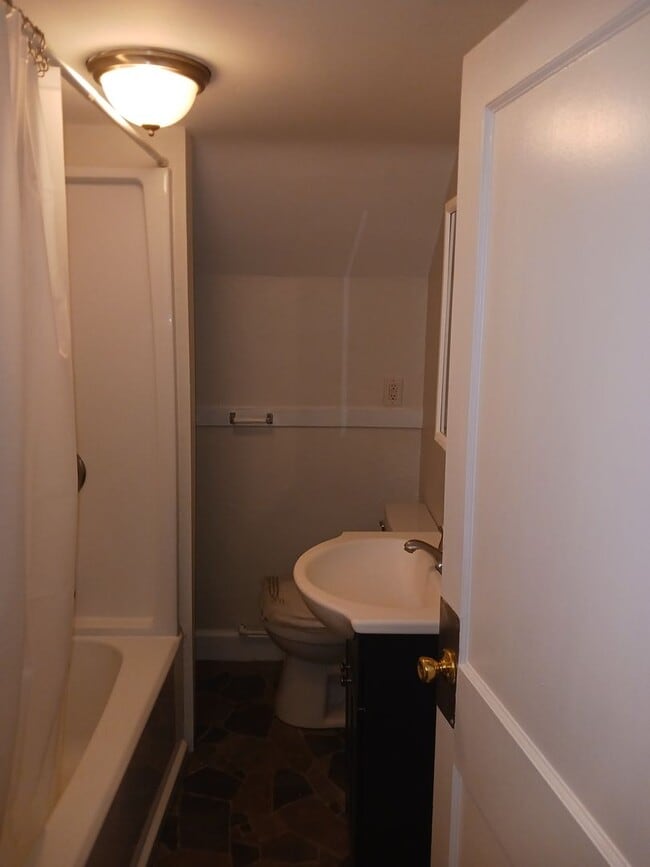 Building Photo - 173 Upland Avenue