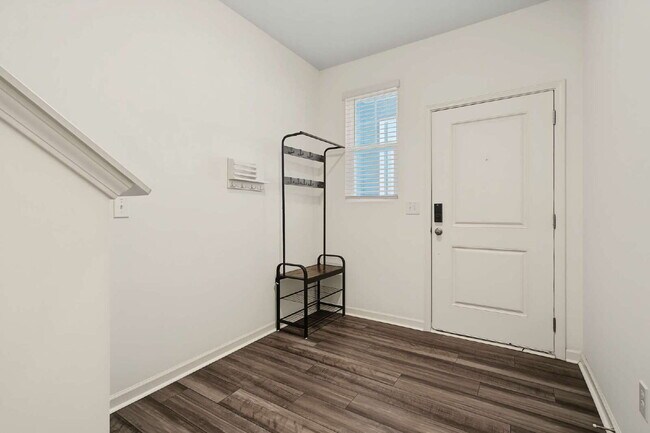 Building Photo - Furnished 3-Bed Townhouse in Durham