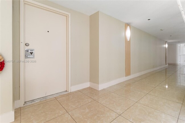 Building Photo - 1717 N Bayshore Dr