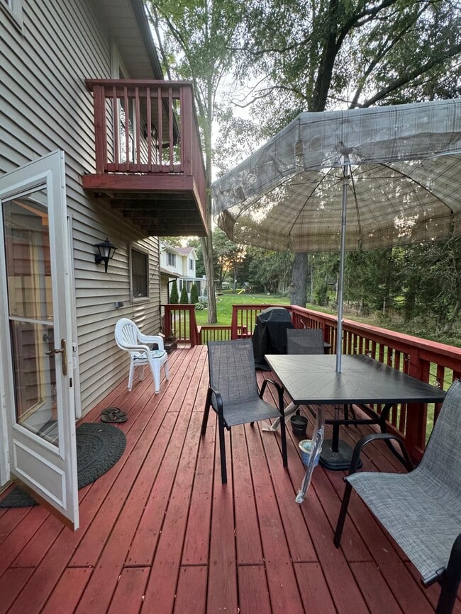 Building Photo - 8976 Lyniss Dr