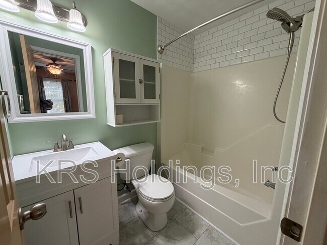 Building Photo - 1129 Hampton Ave