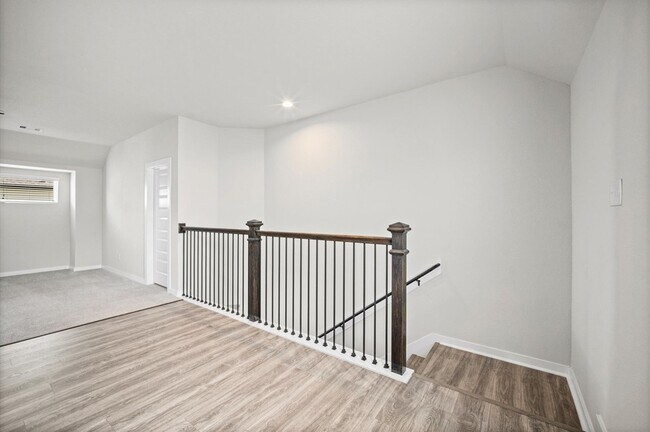 Building Photo - 144 Shining Pt Dr