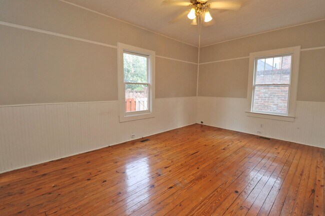 Building Photo - 1 Bedroom, 1 Bathroom Cottage in Heathwood - Available Now!