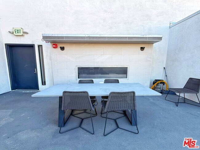 Building Photo - 723 S St Andrews Pl