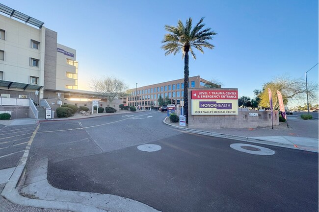 Building Photo - 3Bed/2.5Bath Townhouse at 24th St/Thomas! Ready for Immediate Move-In!