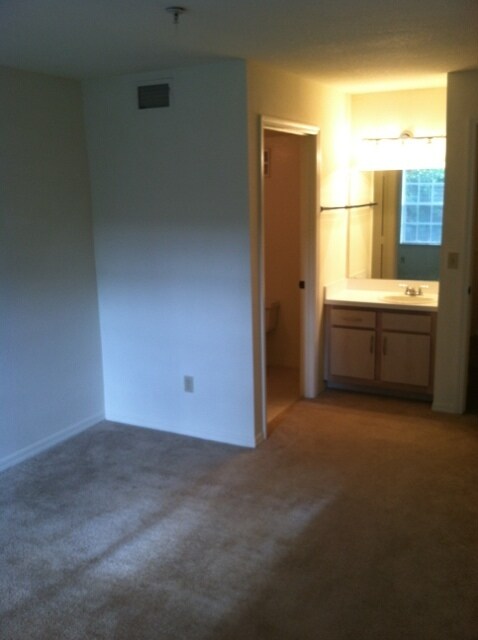 Building Photo - 2nd Floor Unit 2/2 located at Bermuda Dune...