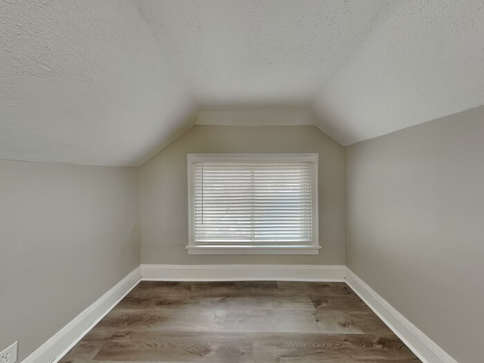 Building Photo - 3601 N Thomas Ave