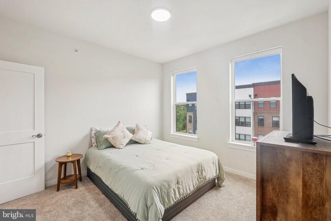 Building Photo - 4610 Olivine Dr