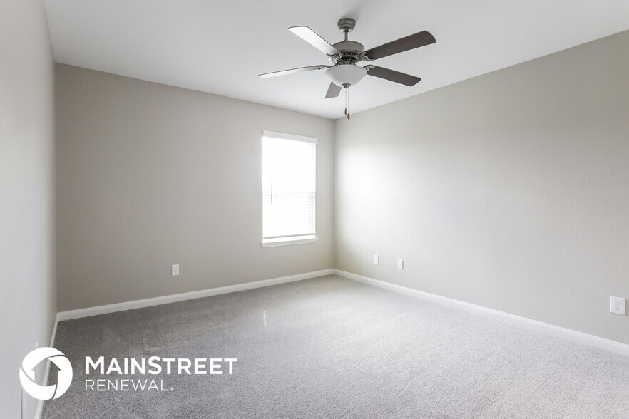 Building Photo - 25221 Dickens Dr
