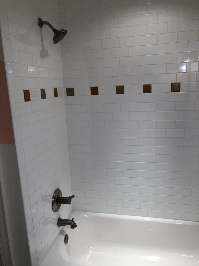 Building Photo - 2B/2B Condo in Old Bay Village – Upgraded ...