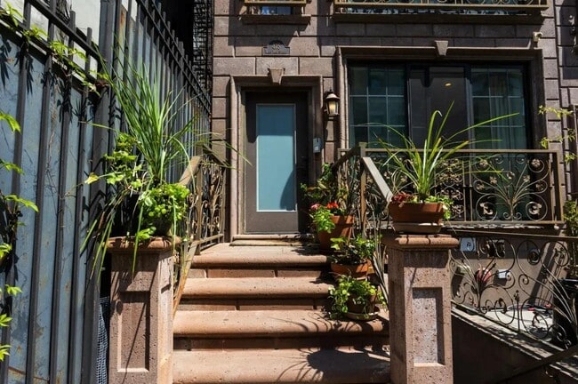 Building Photo - 475 W 146th St