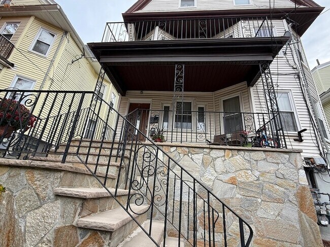 Building Photo - 87 Bartlett St