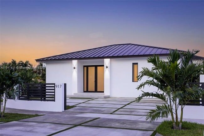 Building Photo - 917 SW 78th Pl