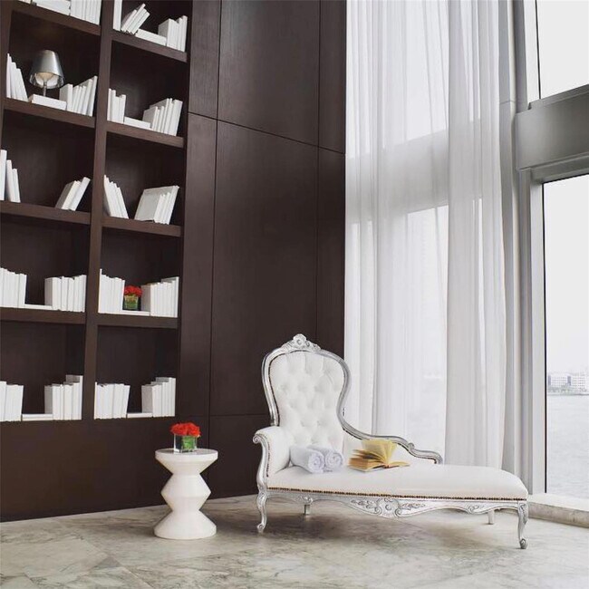 Building Photo - 495 Brickell Ave