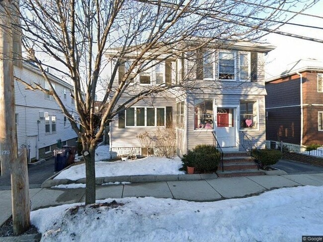 Building Photo - 113 Clarence St