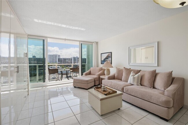 Building Photo - 3505 S Ocean Dr