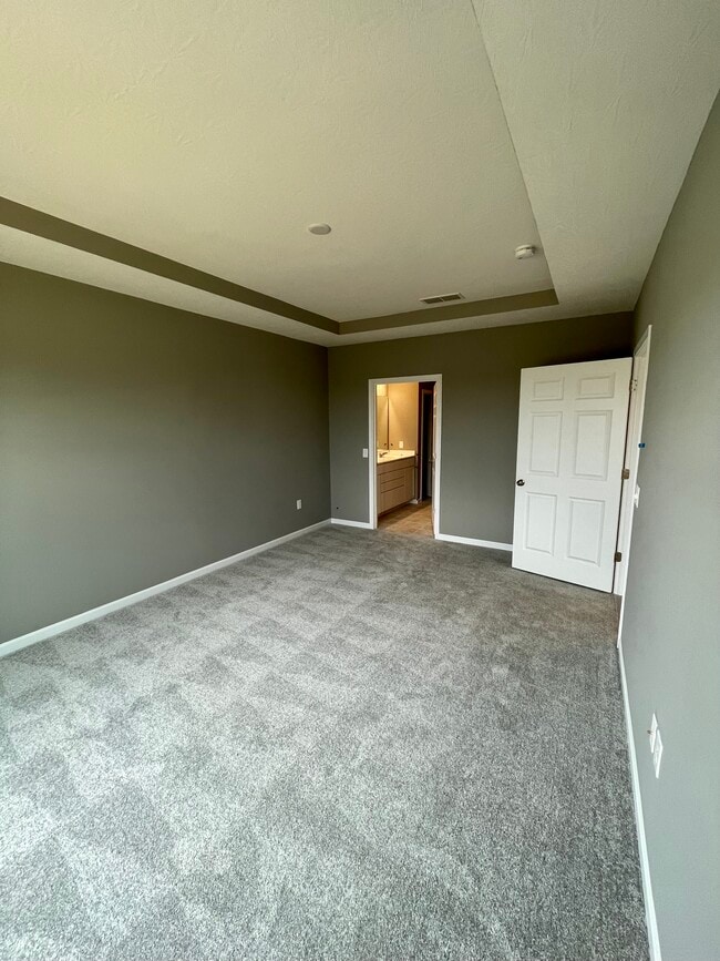 Building Photo - 5011 S Castle Ct