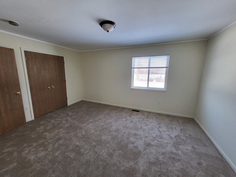 Building Photo - 11737 21 Mile Rd