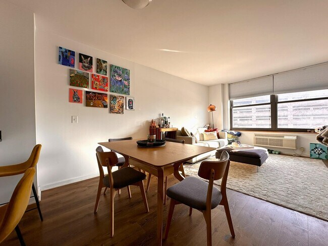 Building Photo - 102 Christopher Columbus Dr