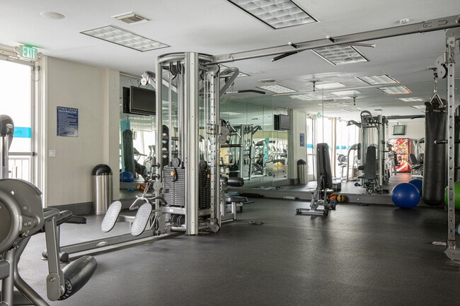 Building Photo - 3333 W 2nd St