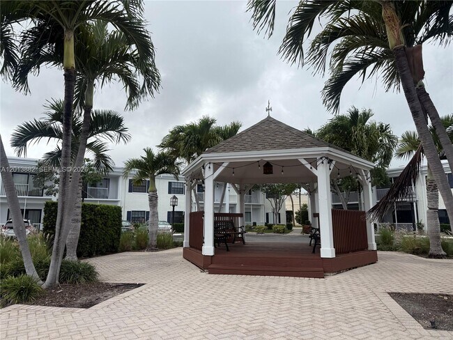Building Photo - 170 Cypress Club Dr