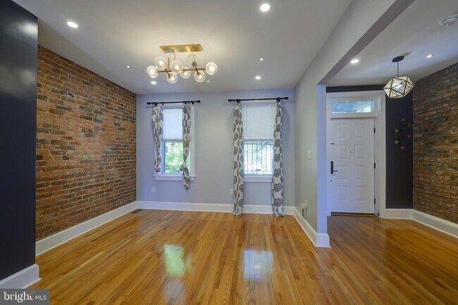Building Photo - 1123 7th St NE