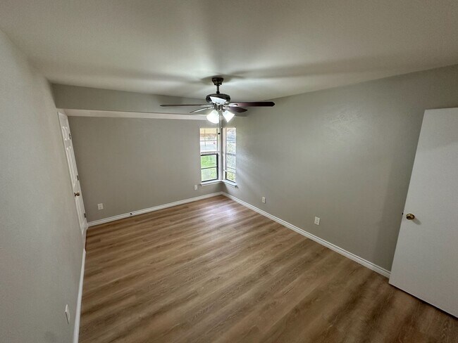 Building Photo - 12101 Scissortail Dr