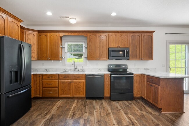 Building Photo - Gorgeous 3 Bedroom, 2.5 Bath End-Unit Town...