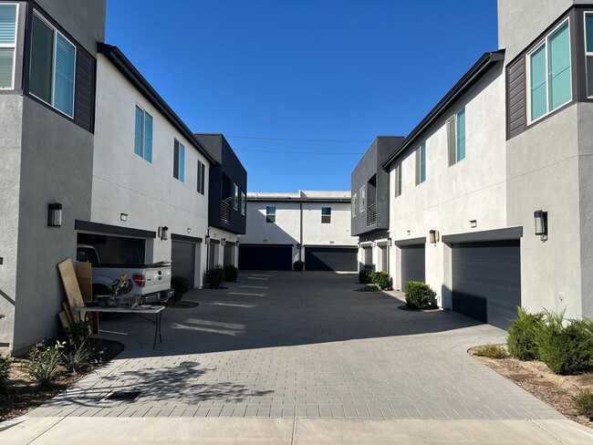 Building Photo - 3720 S Allston Paseo