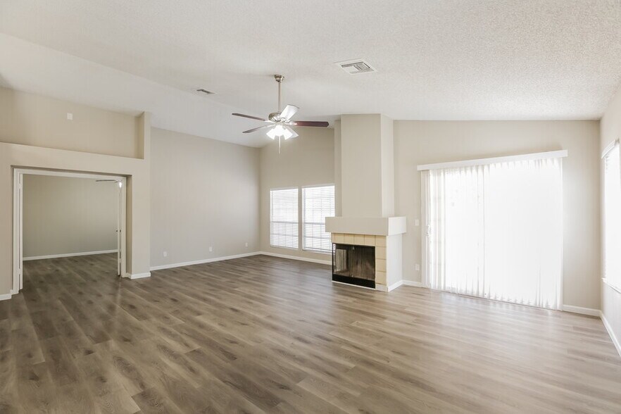 Building Photo - 2732 W Gila Ln