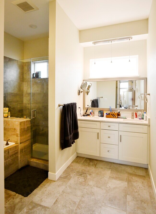 Master Bath - 4443 Decatur Dr