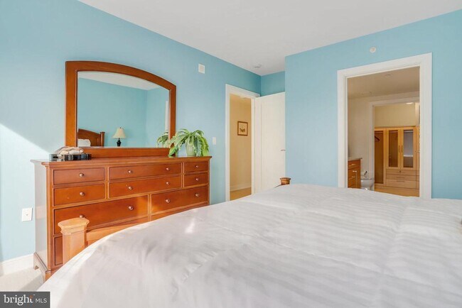 Building Photo - 1111 19th St N