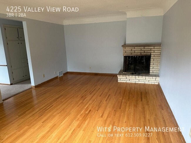 Building Photo - 4225 Valley View Rd