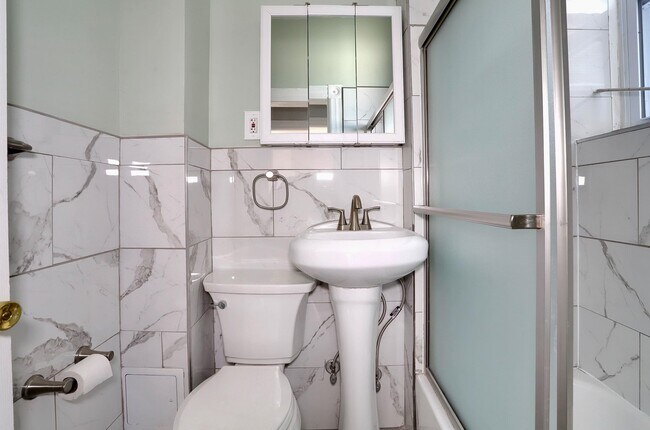 Building Photo - 118 Bowers St