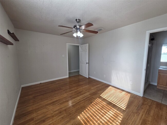 Building Photo - 5617 Avenue R 1/2