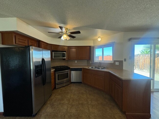 Building Photo - Southwest 4 bedroom with Solar