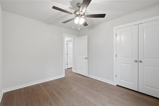 Building Photo - 1315 Valley Dr