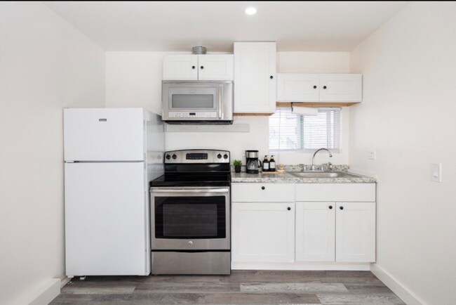 Building Photo - 4344 Keeler Ave