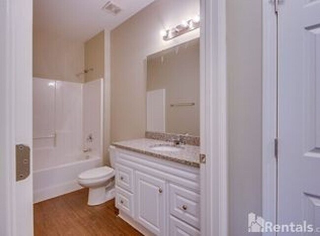 Building Photo - 7020 Somerset Springs