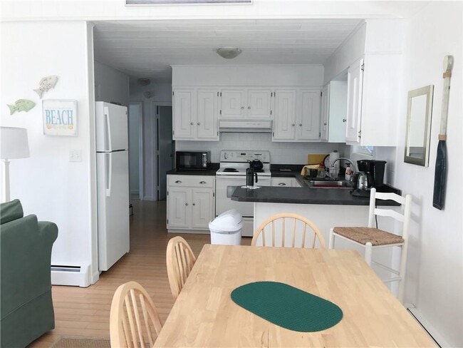 Building Photo - 10 Burbank Ave